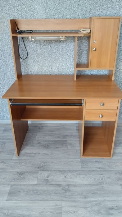 Продам стол компьютерный