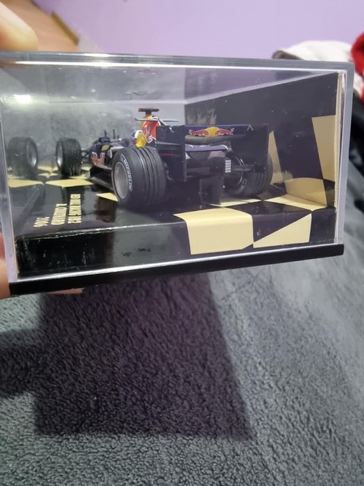 Red bull rb2 David Coulthard 1:43 minichamps подписана