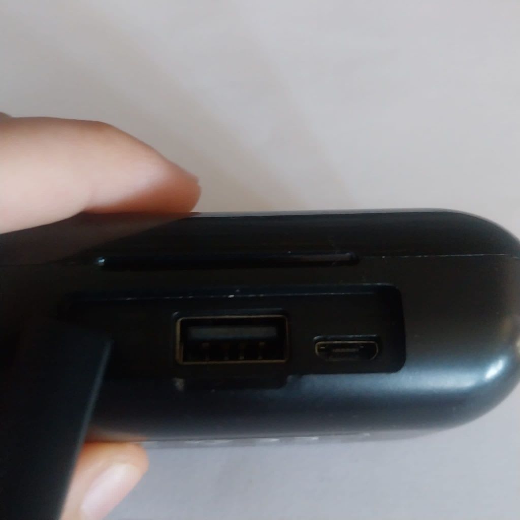 Casti Samsung bluethoot negre foarte bune nefolosite