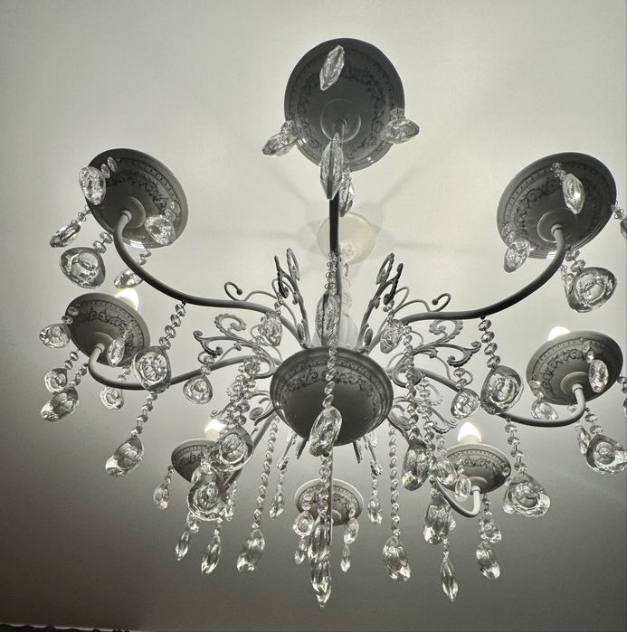 Продам люстру в отличном состоянии