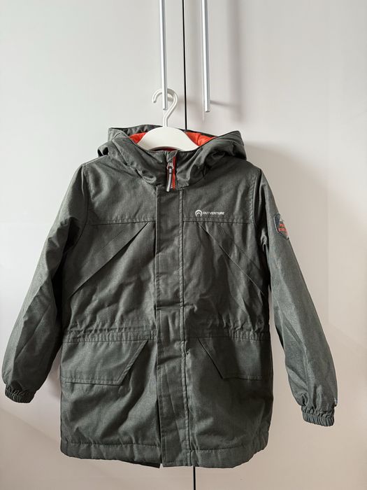 Продам куртку на мальчика