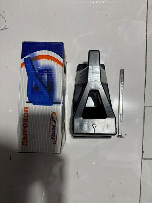 Продам дырокол новый