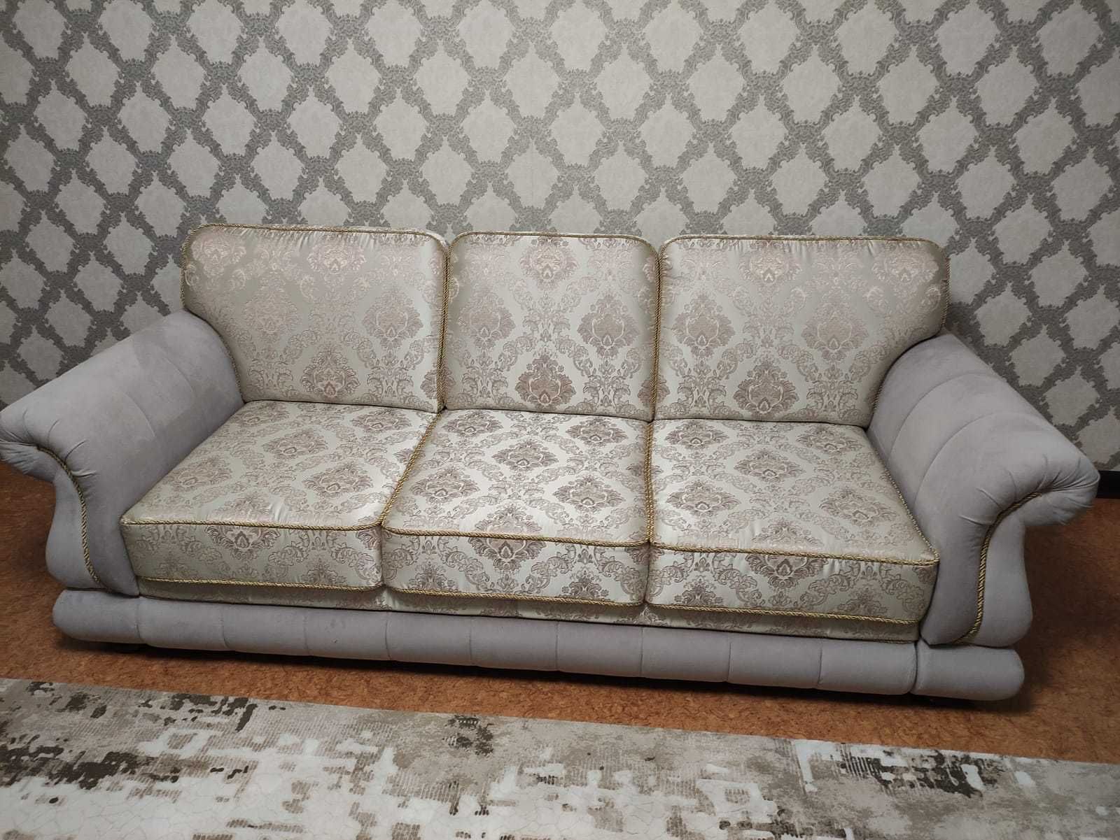 мягкая мебель (диван и одно кресло)
