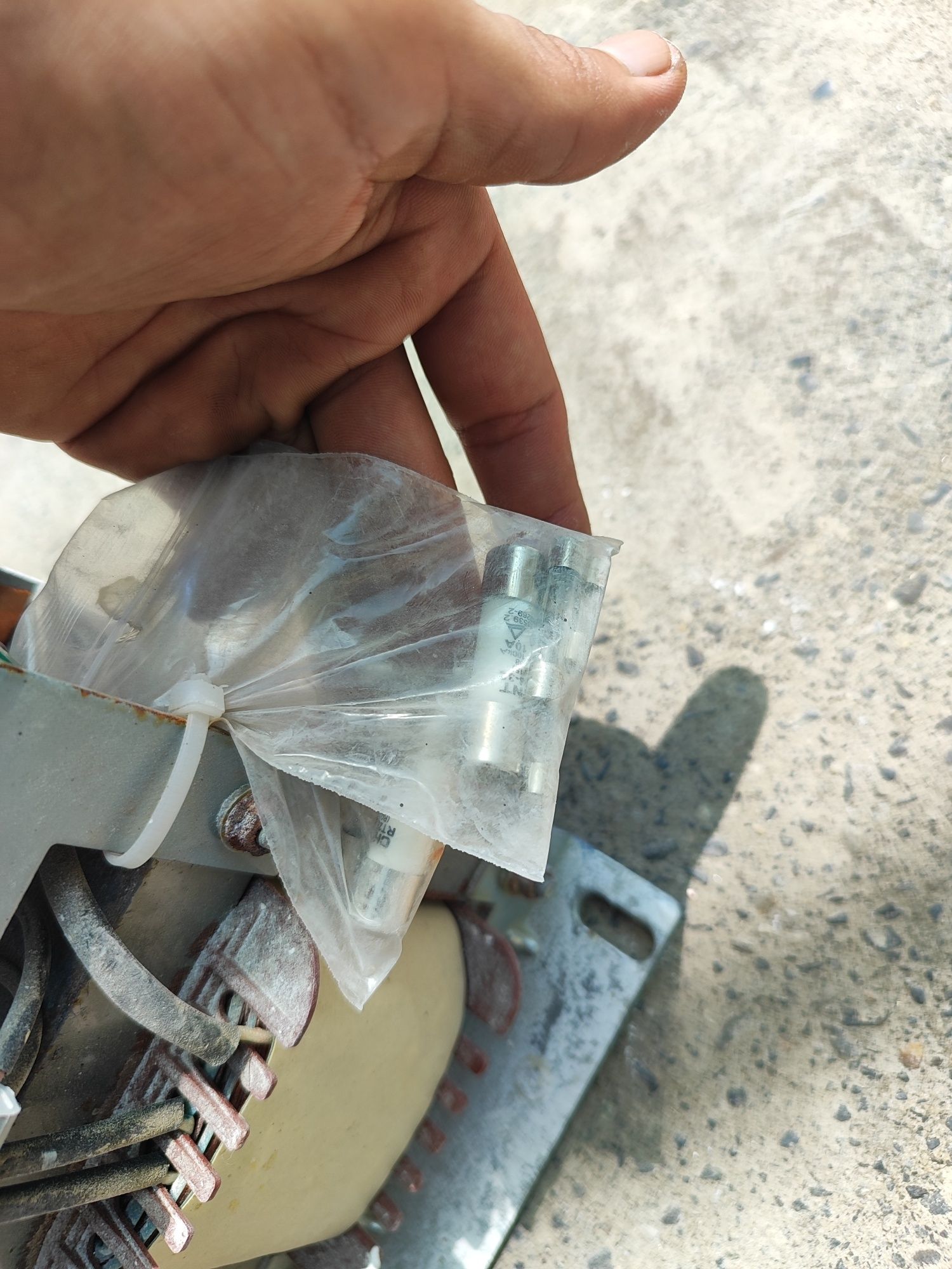 Sotiladi trasfarmator 110V