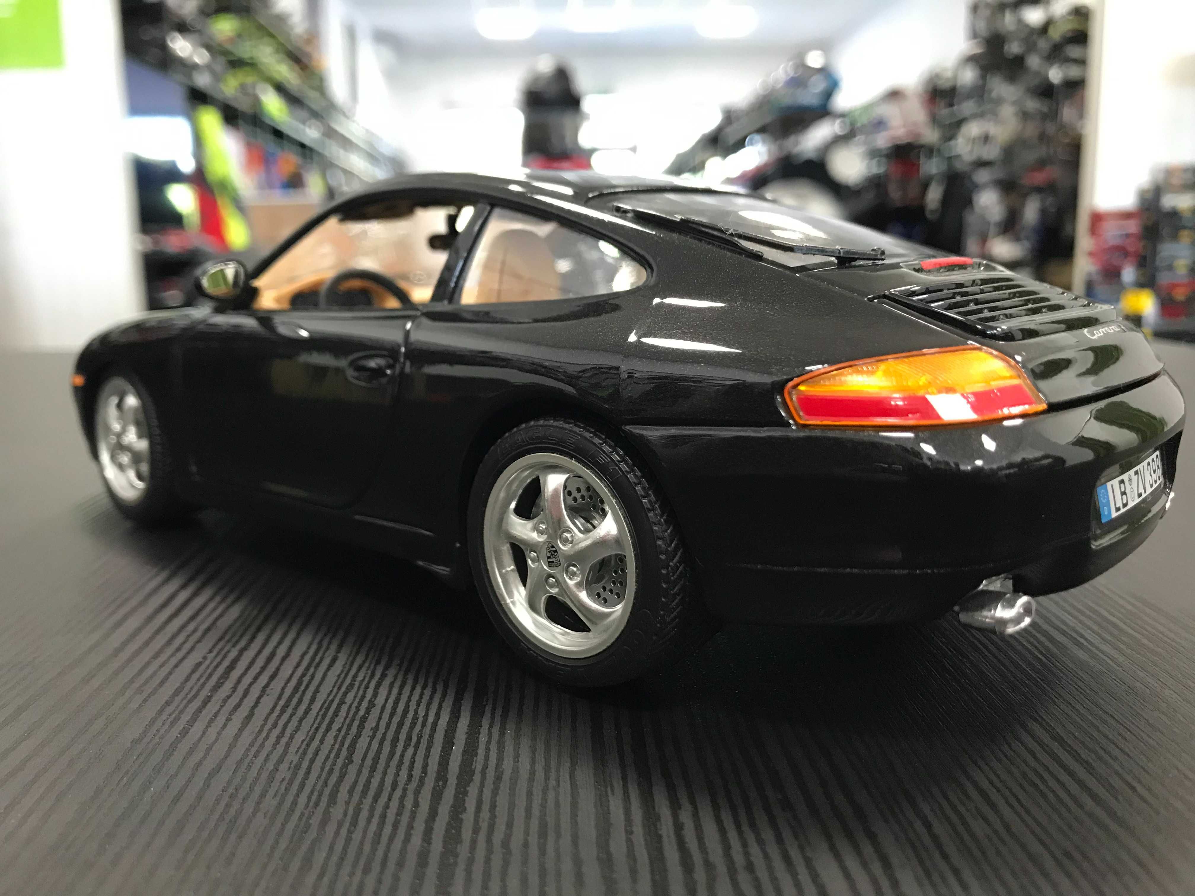 Метална колекционерска количка BBURAGO PORSCHE 996 1997г.1:18 НОВА