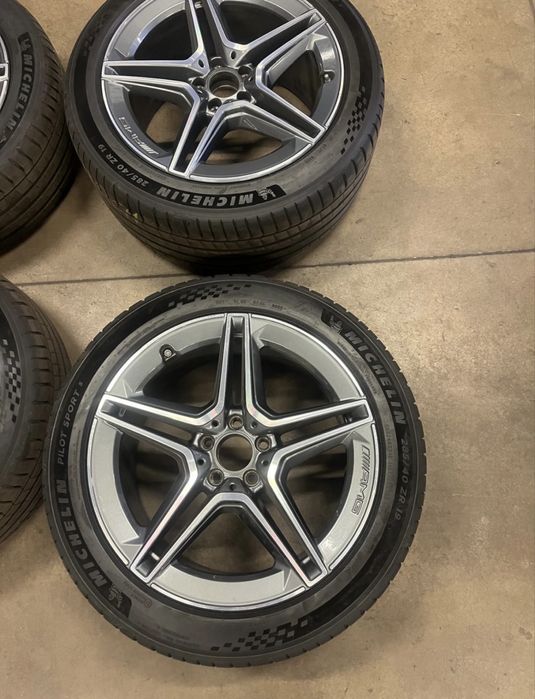 Продавам гуми с джанти AMG спорт