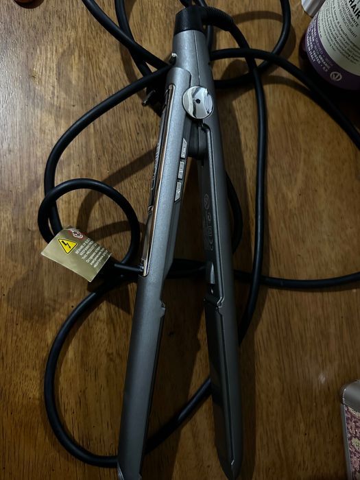 Утюжок почти новый 15 тыс купил,продаю за 7 тыс.