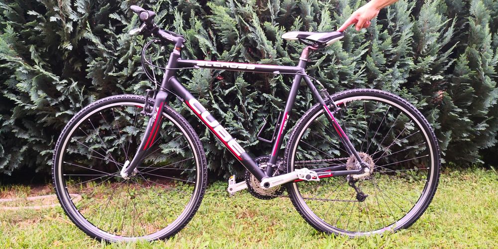 Cube, traking, cadru aluminiu furca carbon.