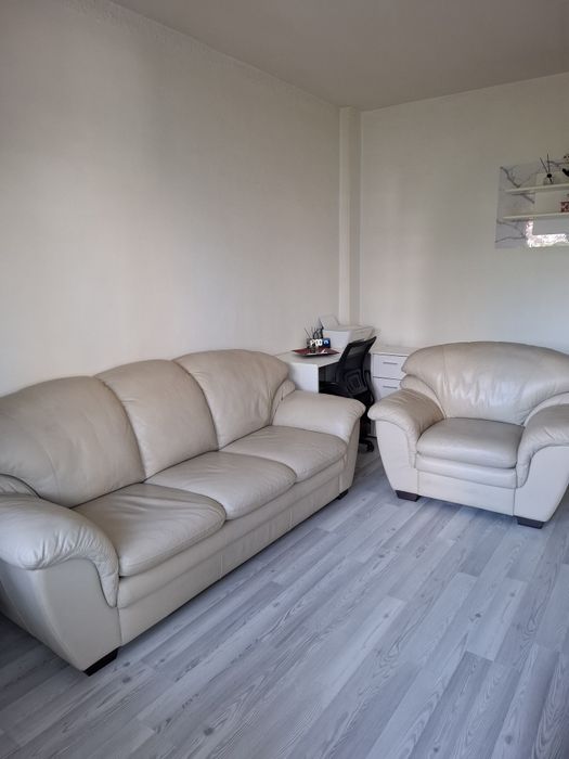 Canapea extensibilă + fotoliu din piele naturală – Mobexpert