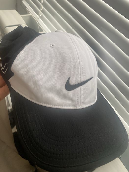 Шапка Nike черно бяла
