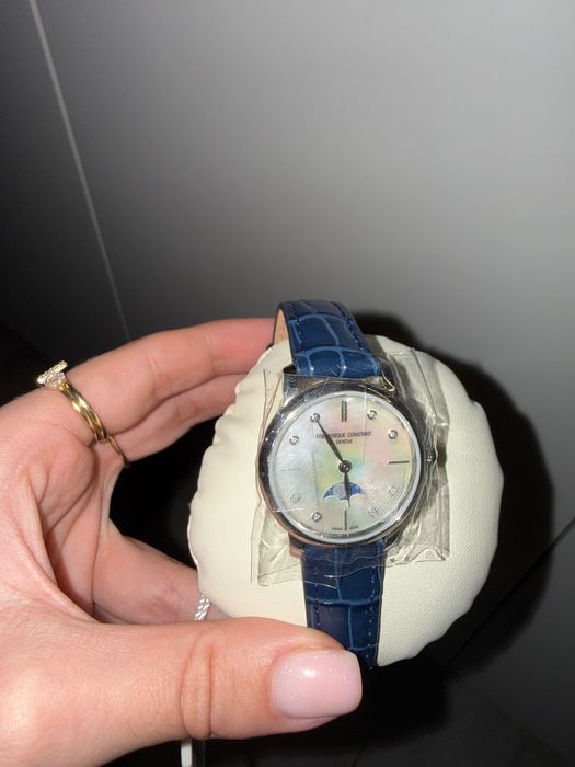 Продавам чисто нов часовник Frederique Constant