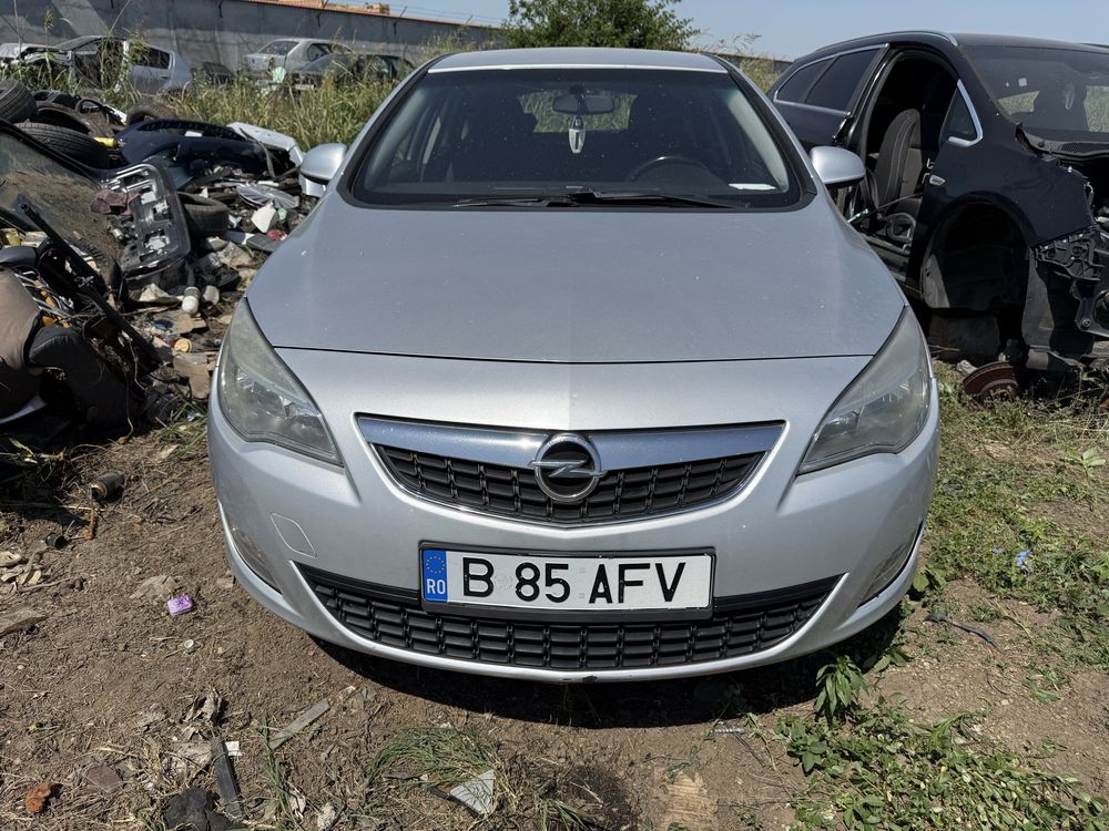 Dezmembrez opel astra j 1.7 cdti hatchback 81 kw