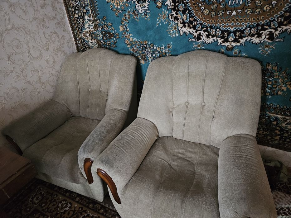 Продам 2 кресла и диван