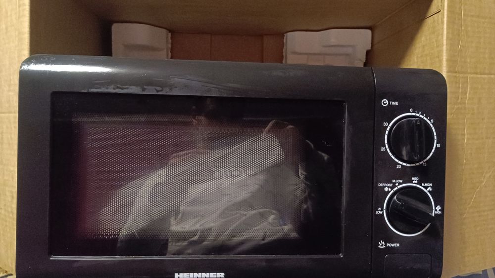 Cuptor cu microunde Heinner că nou preț negociabil funcțional perfect