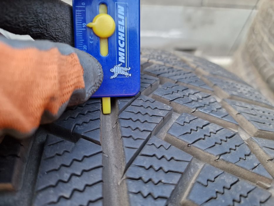 Anvelope 225/45R18 marca Continental, M +S, 7 mm