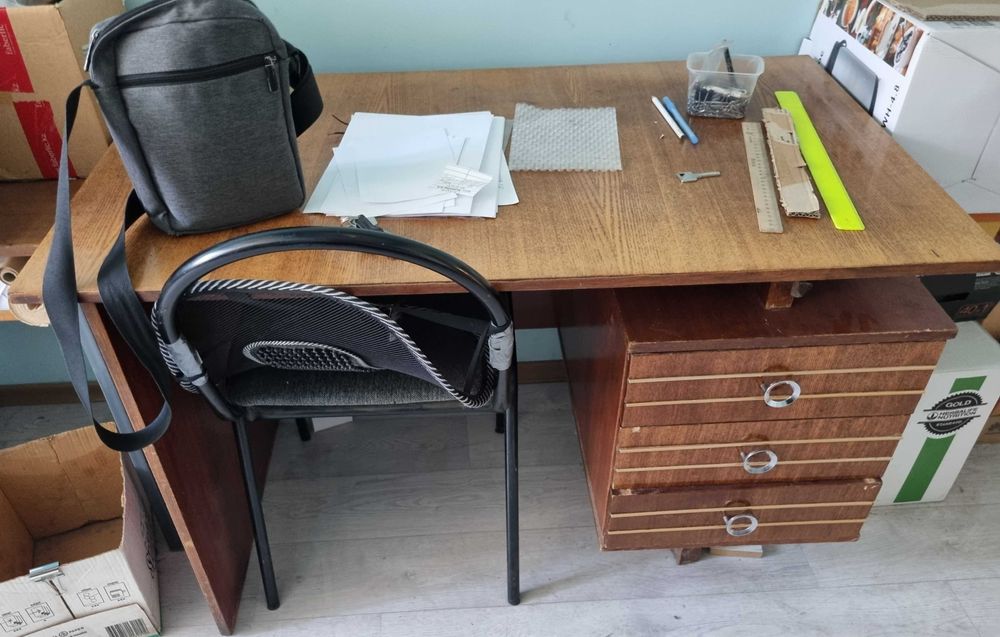 Стол деревянный офисный