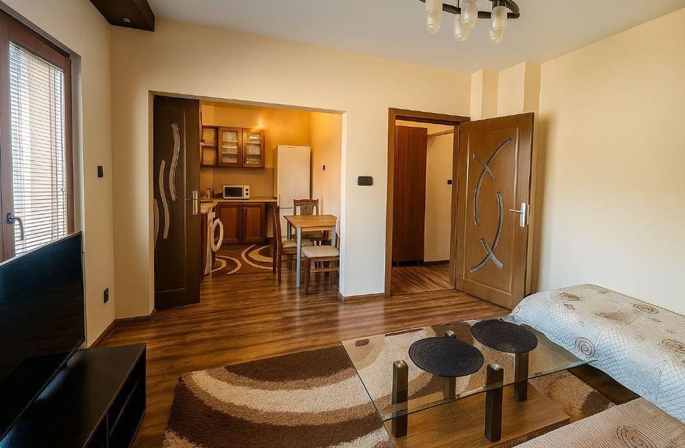 Тристаен апартамент в района на Червен площад!