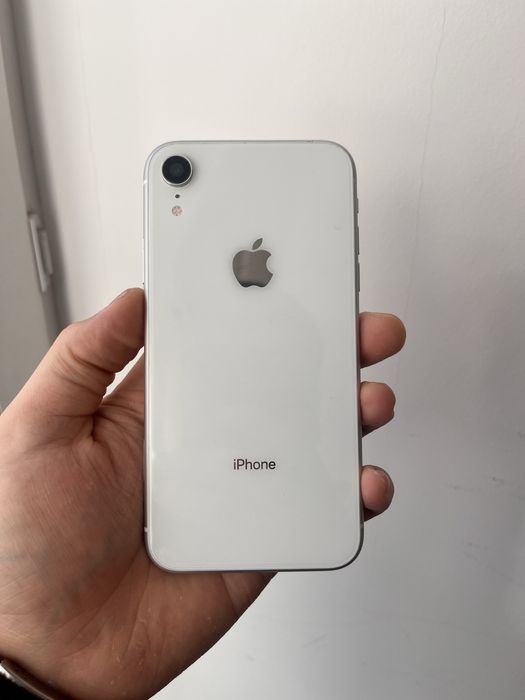 Продам iPhone XR