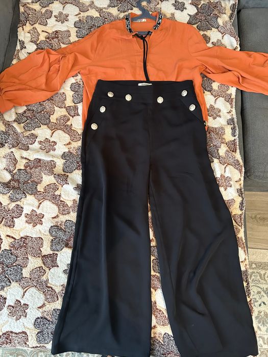 Костюм, блузка и брюки