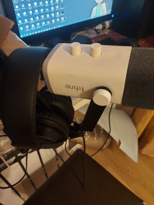 Продам крутой микрофон для стрима и наушники