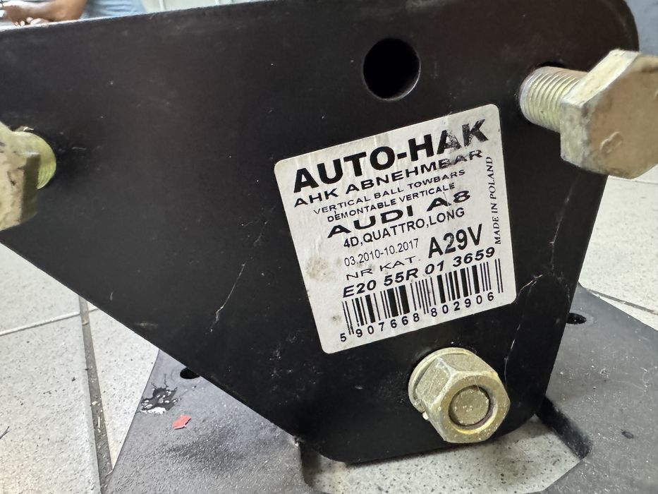 Cârlig remorcare Audi A8 2012 – original, în stare excelentă