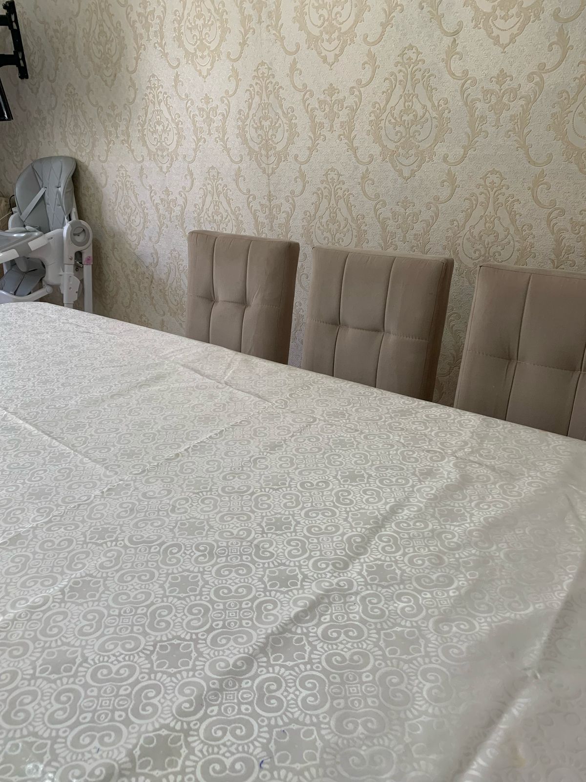 Стол и 8 стульев
