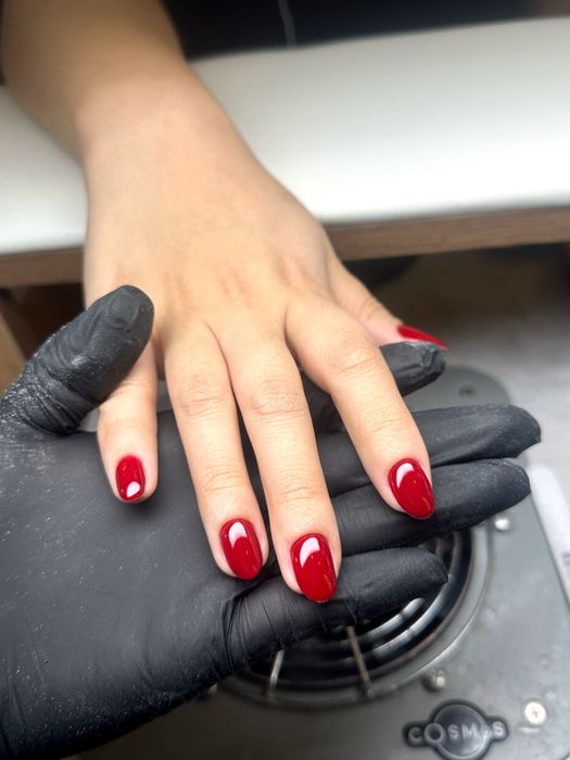 Нужна модель на маникюр