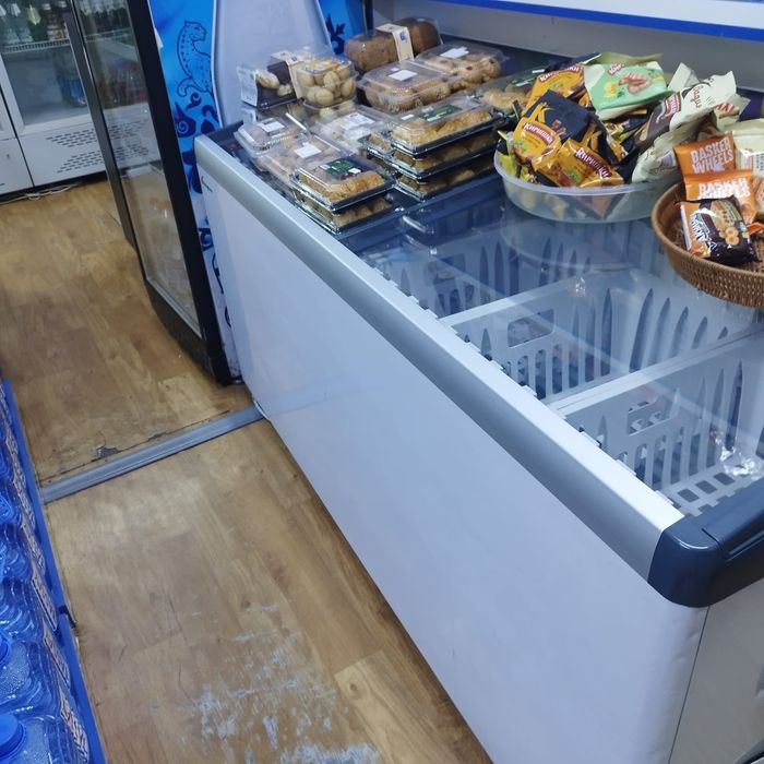 Продам витринный холодильники