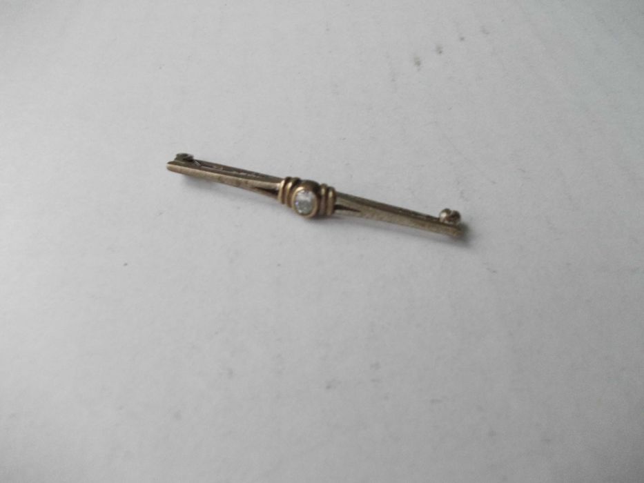 Brosa veche din argint cu piatra