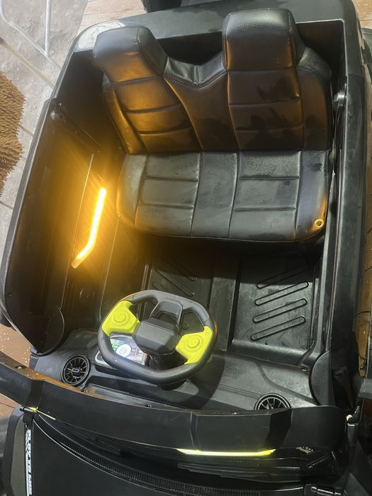 Детский электромобиль с радиоуправляемым пультом