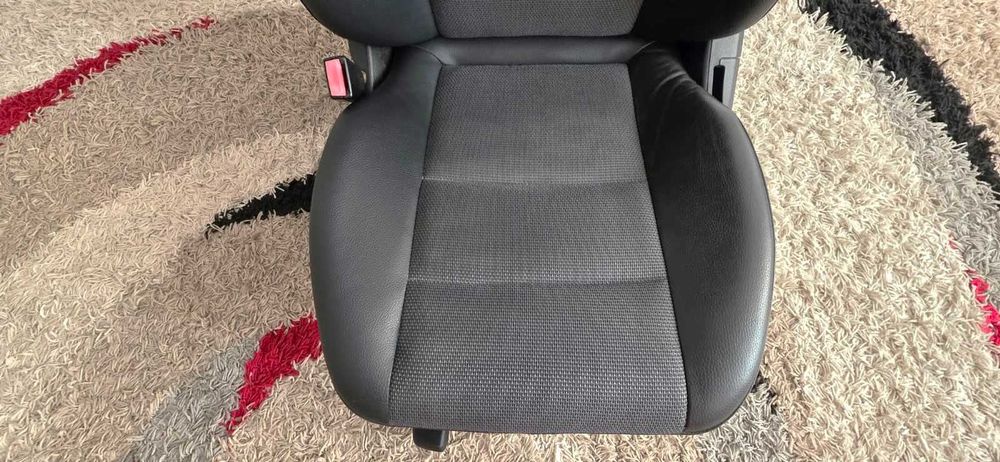 Scaun sofer C Class W204 cu incalzire, interior AMG semi piele/textile