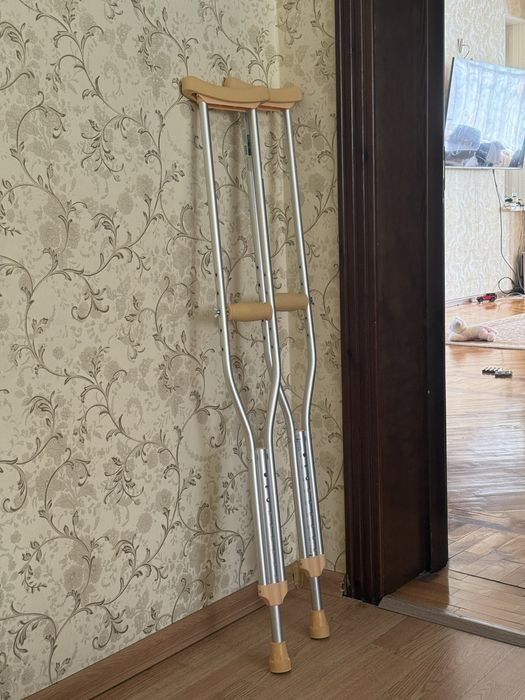 Подмышечные костыли