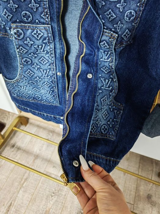 Compleu barbati LV.Calitate top. Am mai multe mărimi