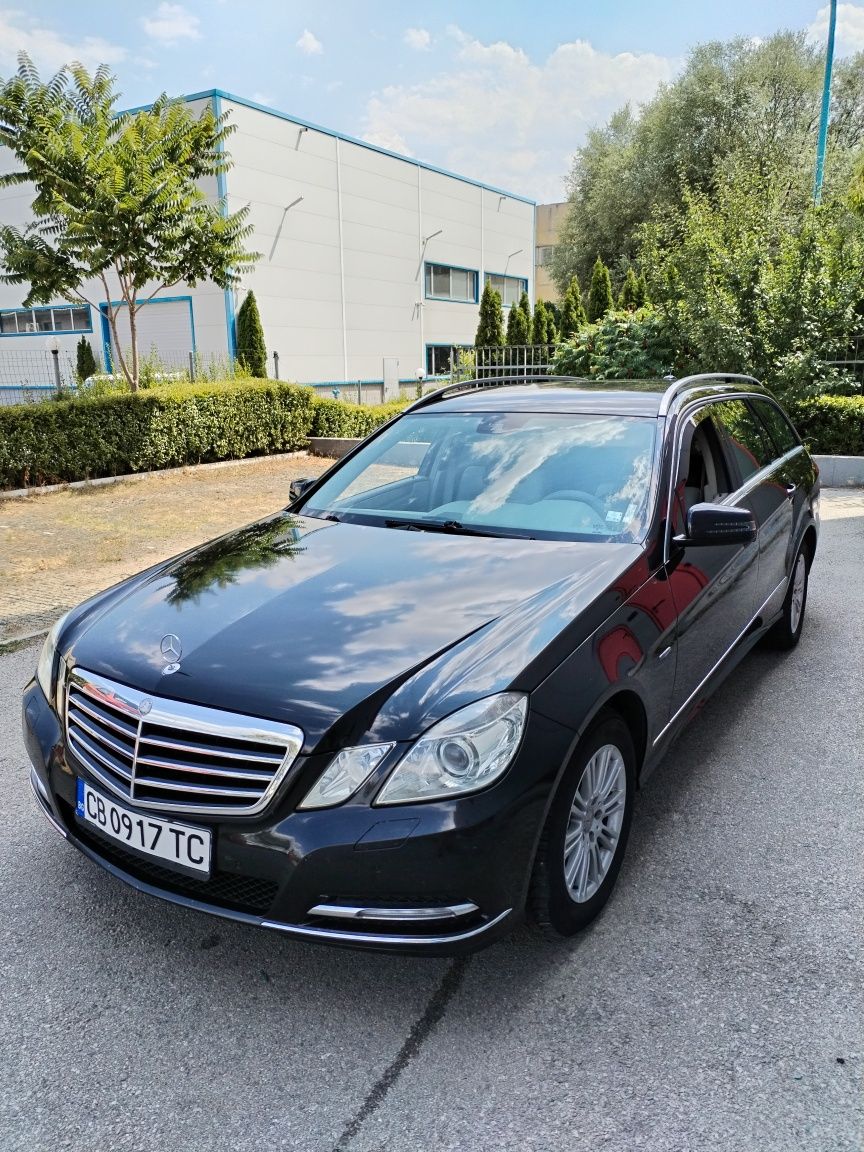 Продавам Мерцедес 212 Е 250 бензин комби 2010г.Внос от Швейцария.
