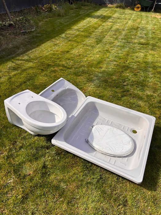 NOU Sanitare_Cadita dus + Lavoar + Vas WC + Capac WC_Sanotechnik