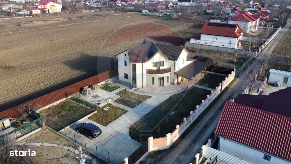 Casă / Vilă deosebită în Golești S+P+1E