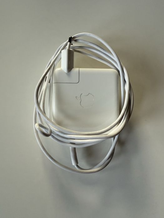 Mac book pro 13 inch 2017 8GB