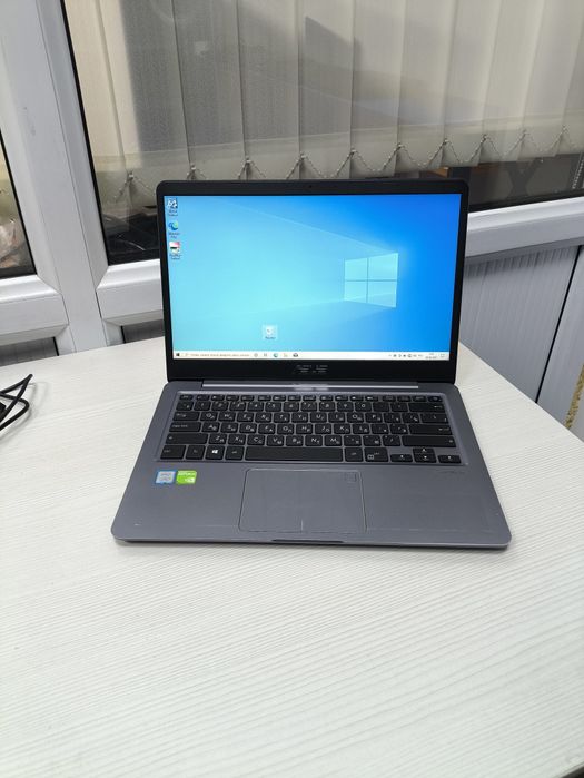 Ноутбук ASUS Core i5-8 поколения ОЗУ 8гиг SSD 256gb компактный лёгкий