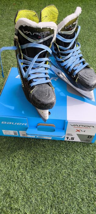 Продам коньки хоккейные.