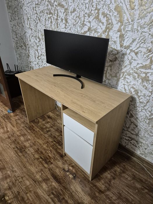 Birou Jysk BILLUND 54x120 stejar natur/alb + scaun
(129)