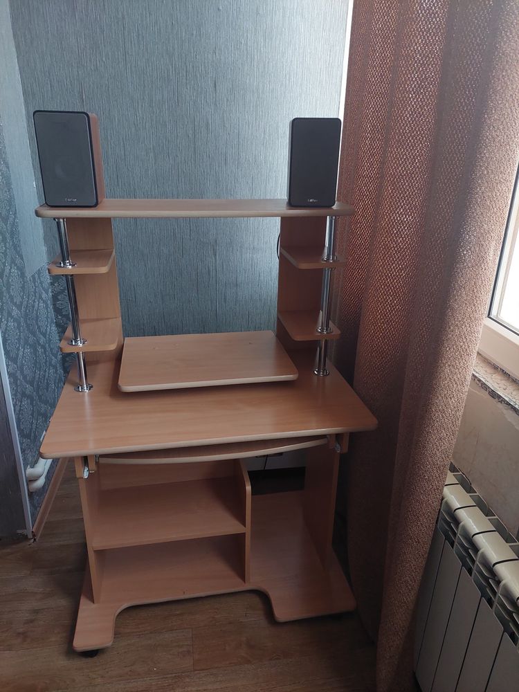 Компьютерный стол