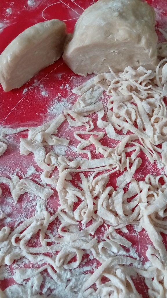 Домашняя лапша ,ручной работы.