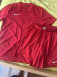 Vand set tricou + pantalon scurt Nike
