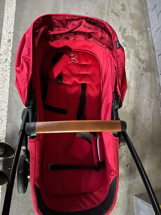 Продаю отличную коляску от компании Cybex