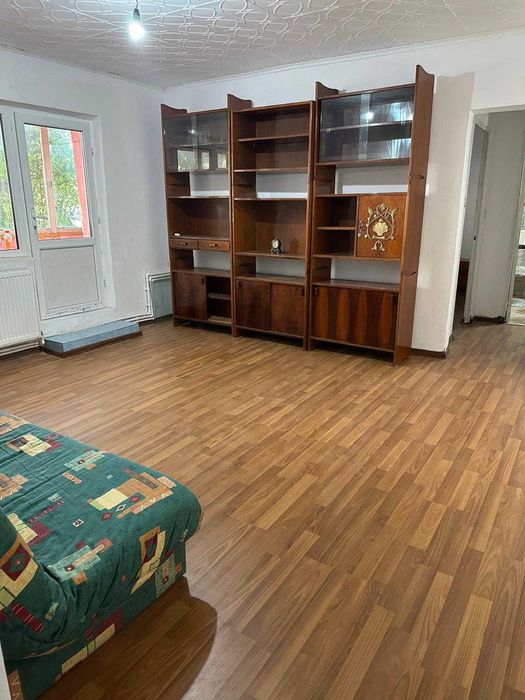 Apartament doua camere la parter + boxa, central Zimnicea