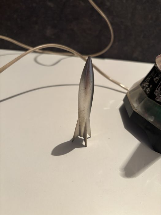 Ретро лампа с ракета