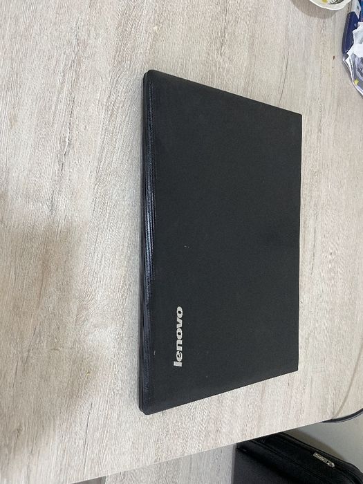 Lenovo laptop arzonga sotiladi xotira 512gb