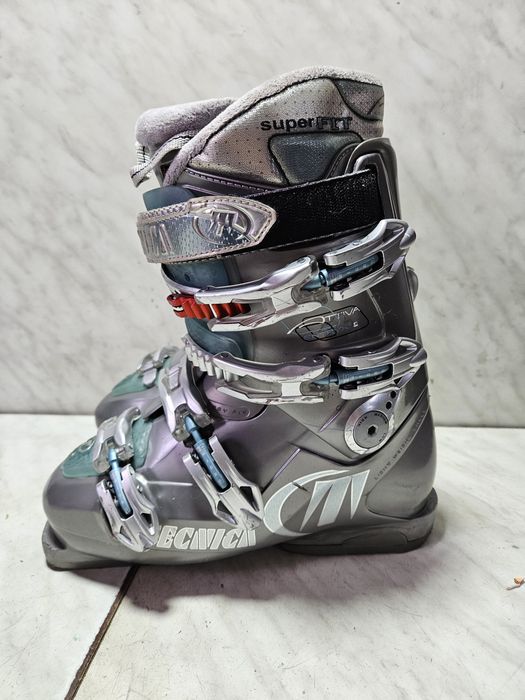 Clapari ski schi  Tecnica  mondo  26-26,5  corespunde mărimii 40