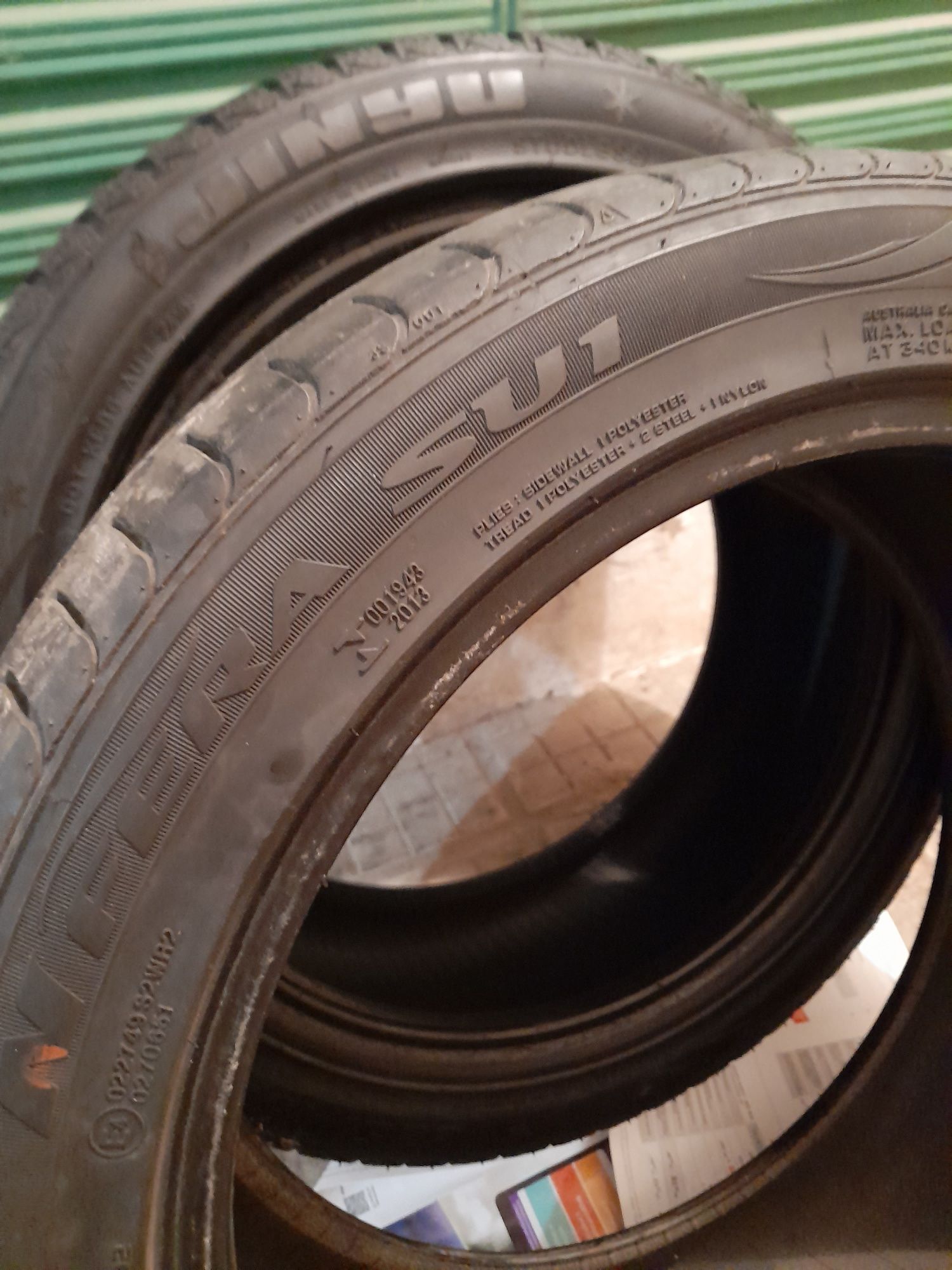 Продавам две летни гуми 225/45R17