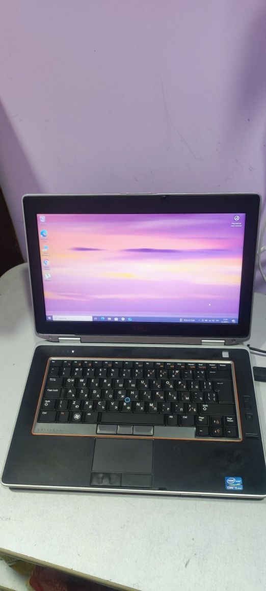 Лаптоп DELL E6420 с Windows 10 PRO.